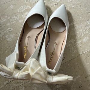 Elegant Cream Bow Heels